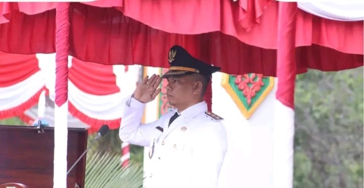 Wabup Firdaus Pimpin Upacara Penurunan Bendera HUT ke-80 RI di Katingan