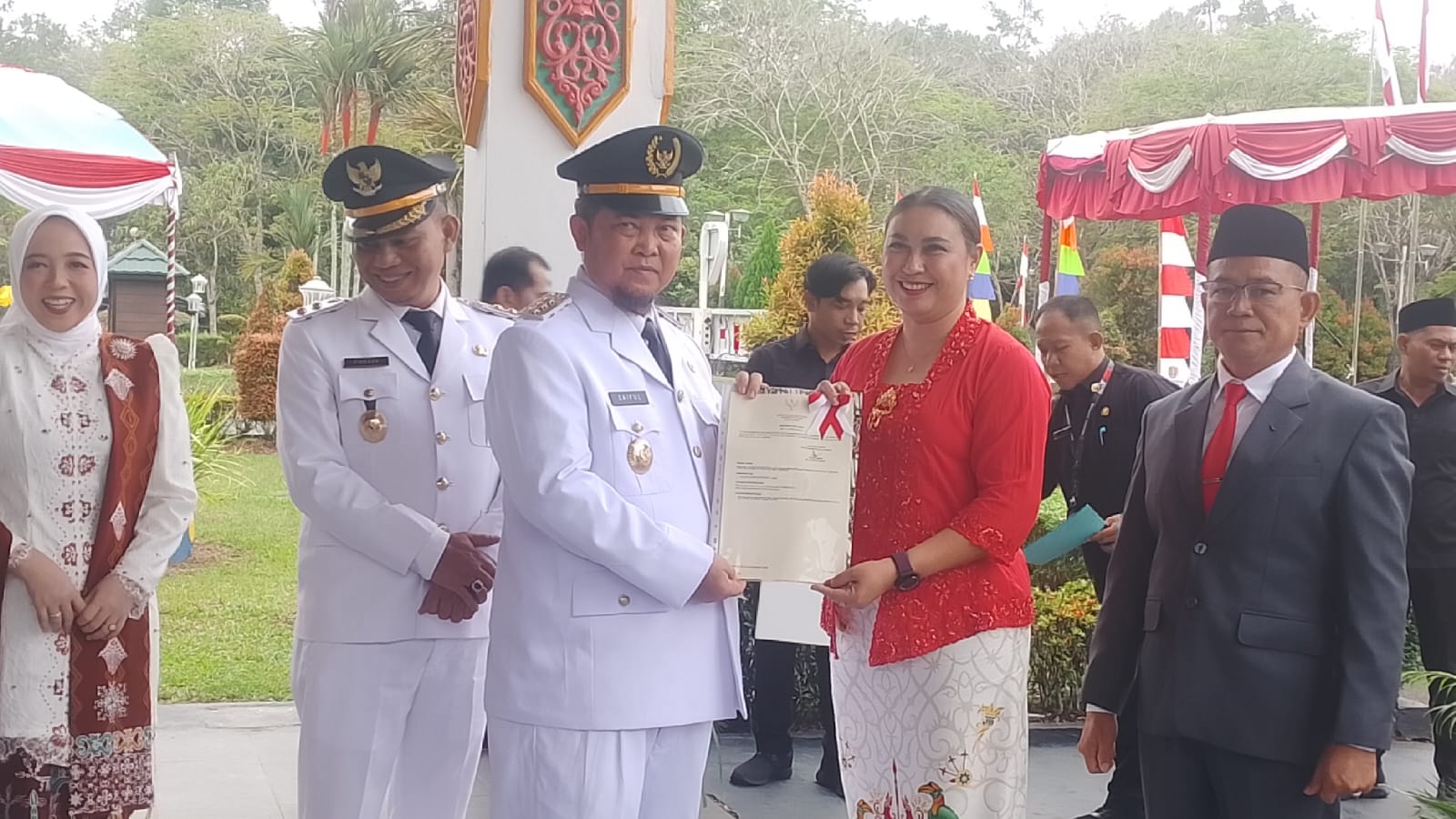 Momentum HUT RI ke-80, Bupati Katingan Terima Sertifikat Aset Tanah dari BPN