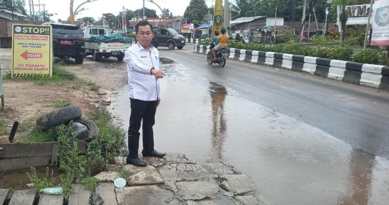 Ketua DPRD Kotim Sidak Drainase Rusak di Jalan Tjilik Riwut, Desak Pemkab Bertindak Cepat