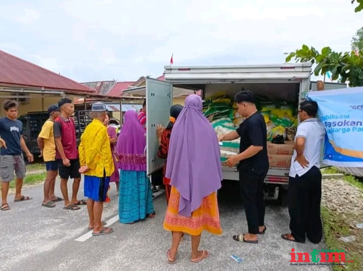 Pemkab Katingan Gelar GPM, Minyak Goreng Ludes Diserbu Warga