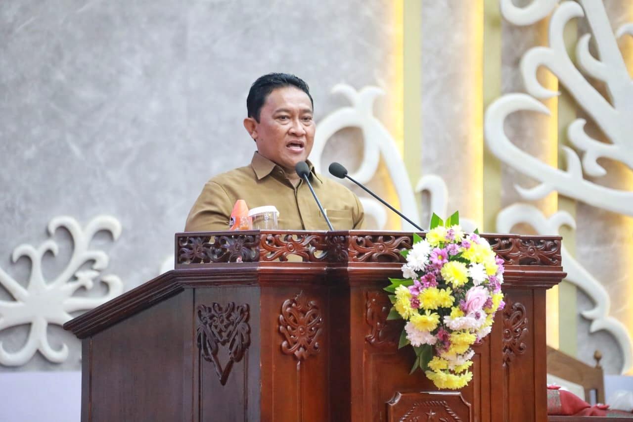 Edy Pratowo Sampaikan Jawaban Gubernur atas Pandangan Fraksi Terkait Perubahan APBD 2025