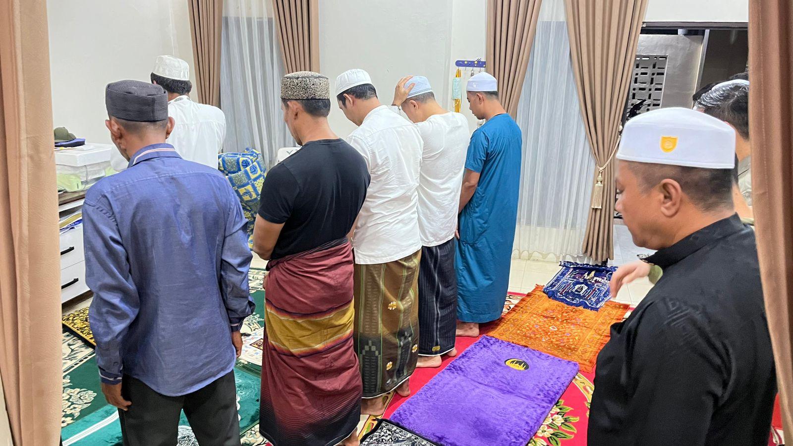 Keluarga Bripda MF Gelar Doa Bersama, Berharap Segera Ditemukan