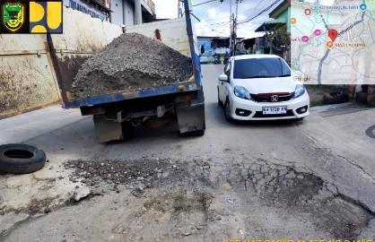 Lubang Jalan Dikeluhkan Warga, Pemkab Barut Langsung Bertindak