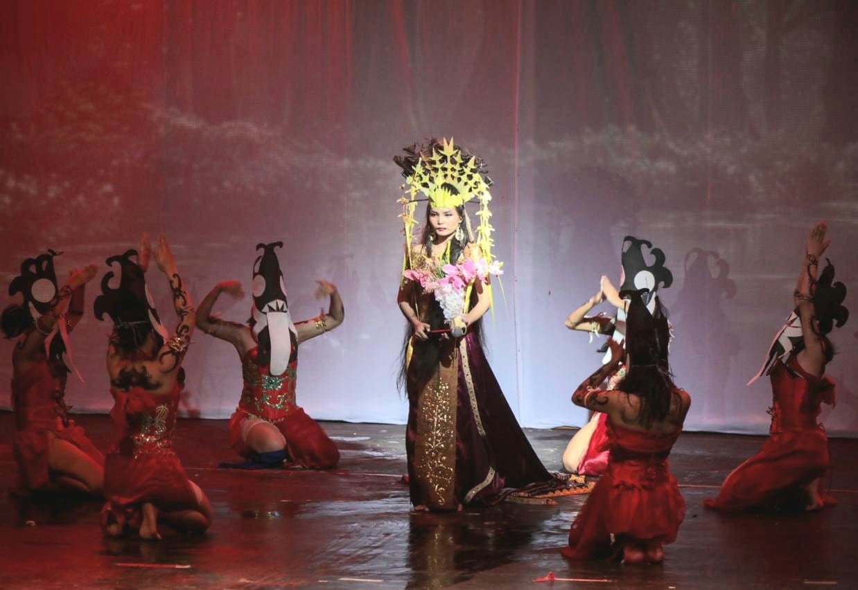 Gubernur Kalteng Apresiasi Pementasan Dayak Opera Nyai Nyalong Apoi 2