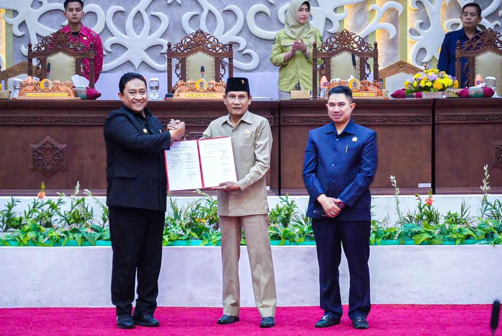 Raperda Perubahan APBD 2025 Disetujui, Wagub Ingatkan SKPD Kelola Anggaran Secara Efektif