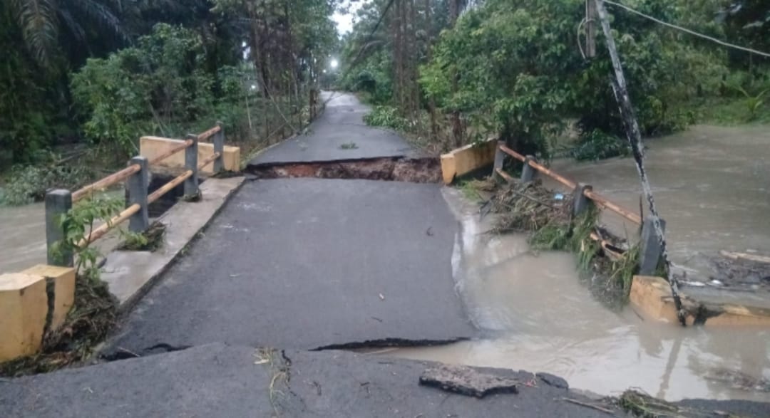 Banjir Bandang Rendam Desa Pandu Sanjaya Kobar, Dua Jembatan Rusak Parah