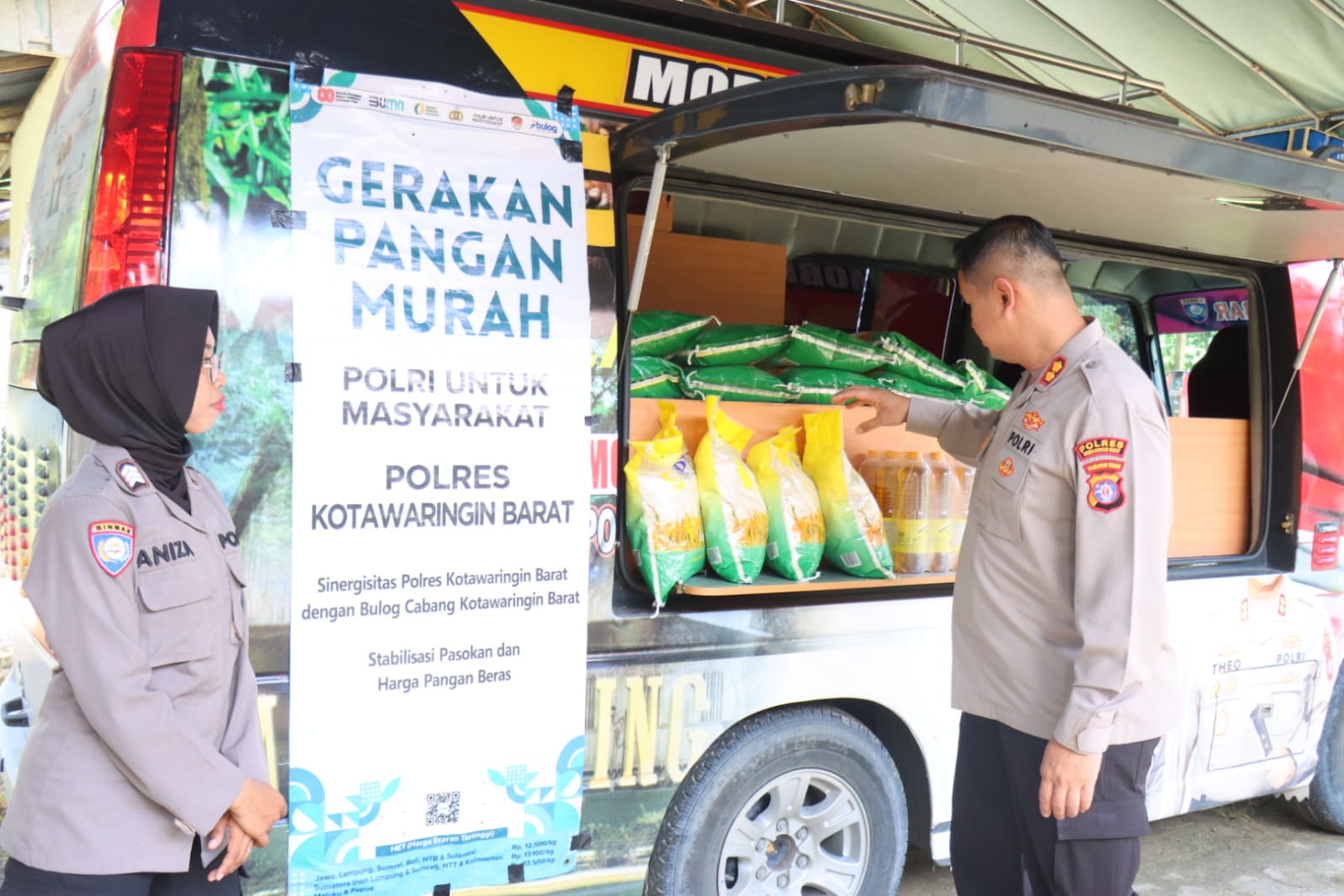 Polres Kobar dan Bulog Gelar Pasar Murah di Semanggang, Warga Antusias Buru Beras