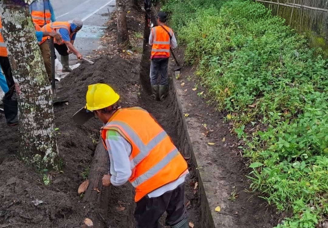 Pemkab Kobar Lanjutkan Normalisasi Drainase di Jalan HM Rafi’i, Antisipasi Banjir Musim Hujan