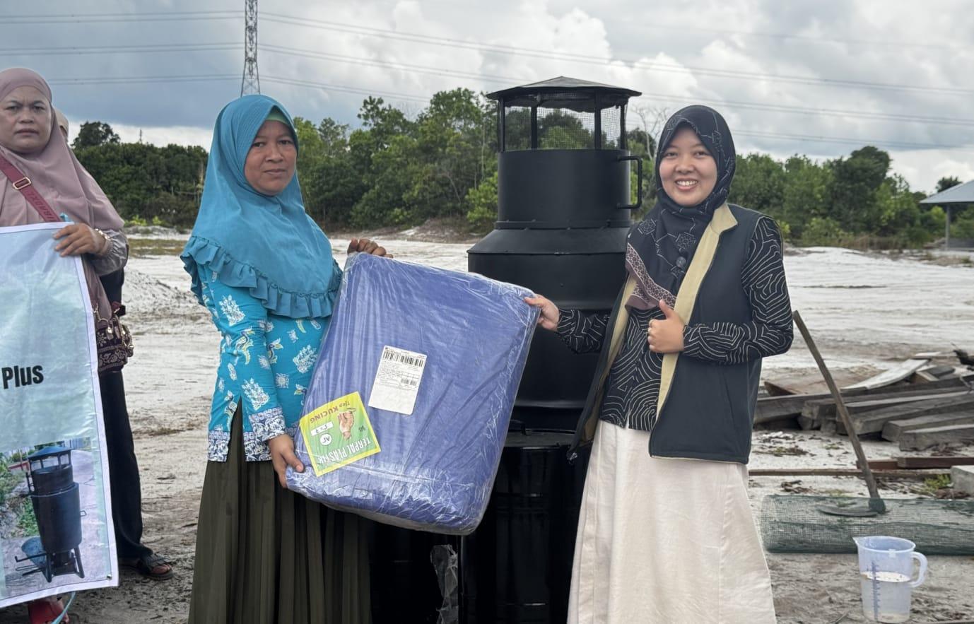 Tim Dosen UPR Hibahkan Alat Biochar Plus, Dorong Pertanian Ramah Lingkungan