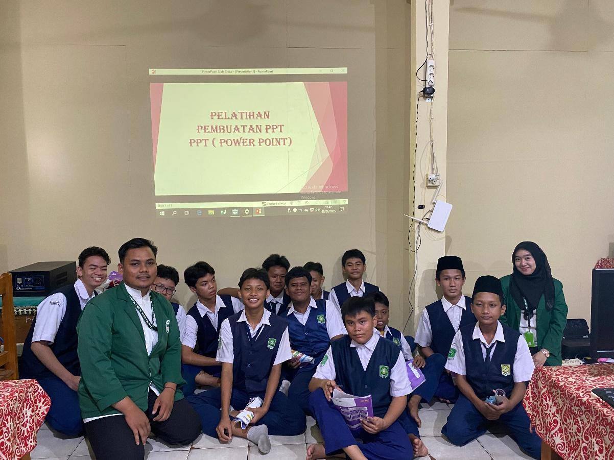 Mahasiswa PAI UIN Palangka Raya Gelar Pelatihan Presentasi Digital di MTs Muslimat NU