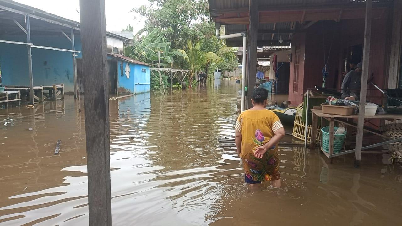 Kumai Diterjang Banjir dan Longsor, BPBD Kobar Lakukan Evakuasi