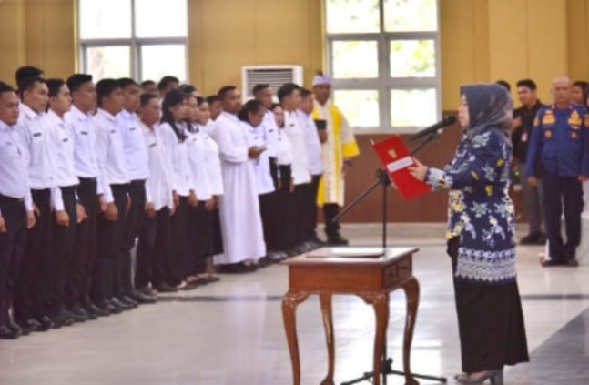 Lantik 859 PPPK, Bupati Kobar: Beri Pelayanan Terbaik untuk Masyarakat