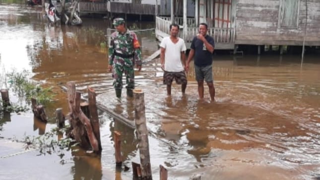 Debit Sungai Lamandau Meluap, Jalan di Desa Rungun Putus