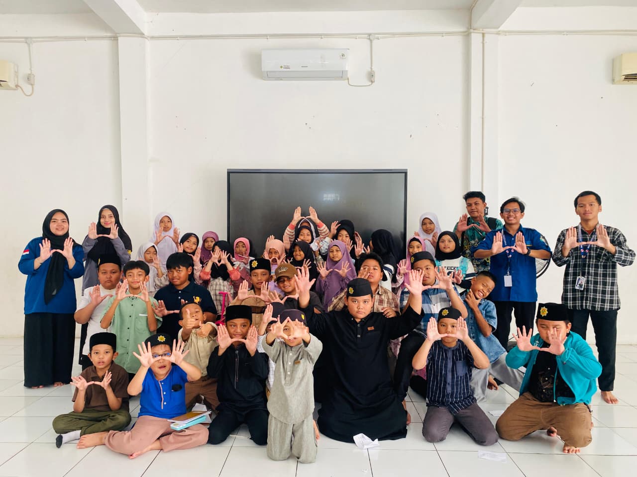 Mahasiswa UIN Palangka Raya Dampingi Ekstrakurikuler Arabic Club di SD Islam Hasanka