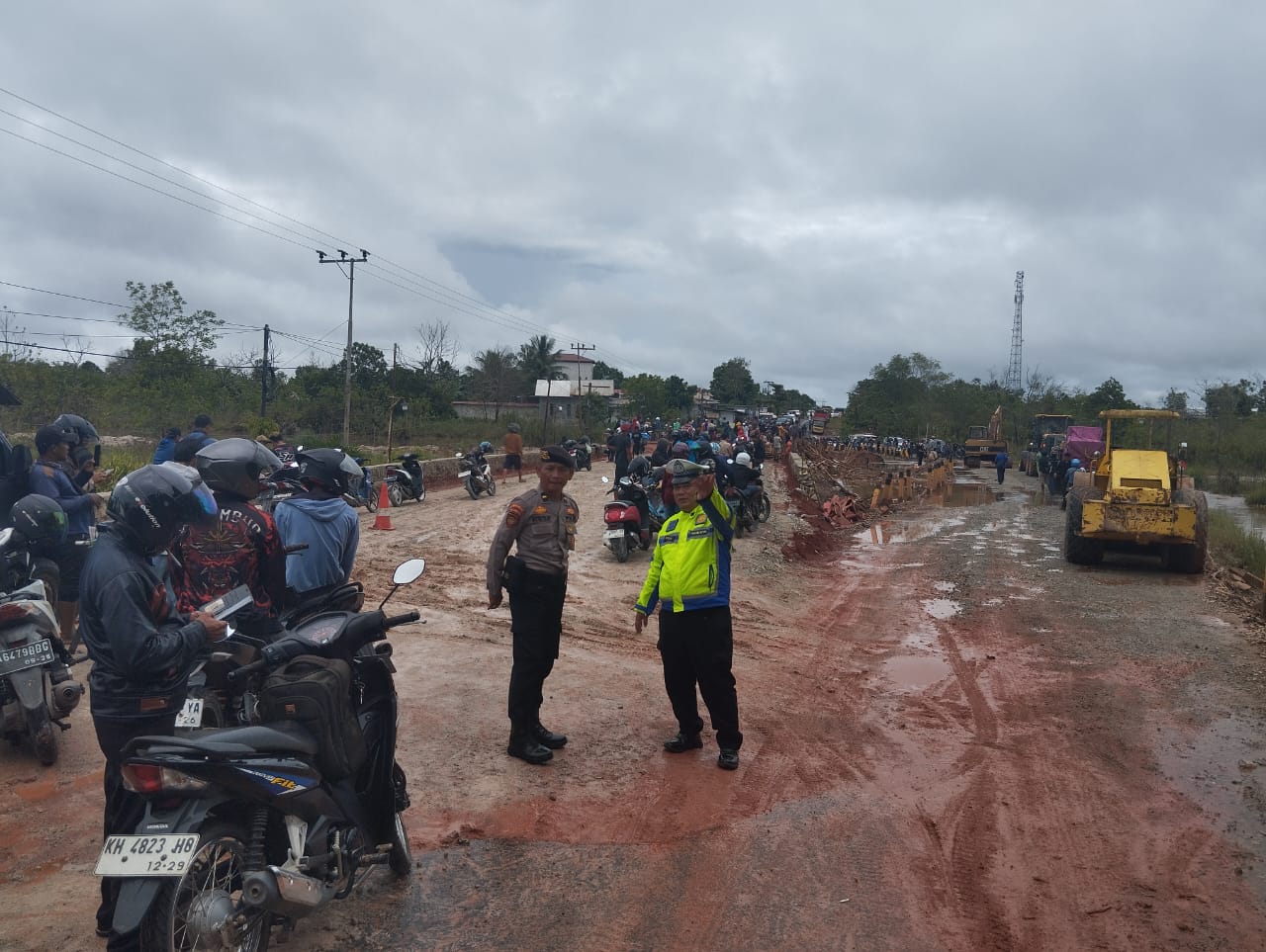 Luapan Anak Sungai Rendam Jalan Tjilik Riwut Km 18, Polisi Siaga di Lokasi