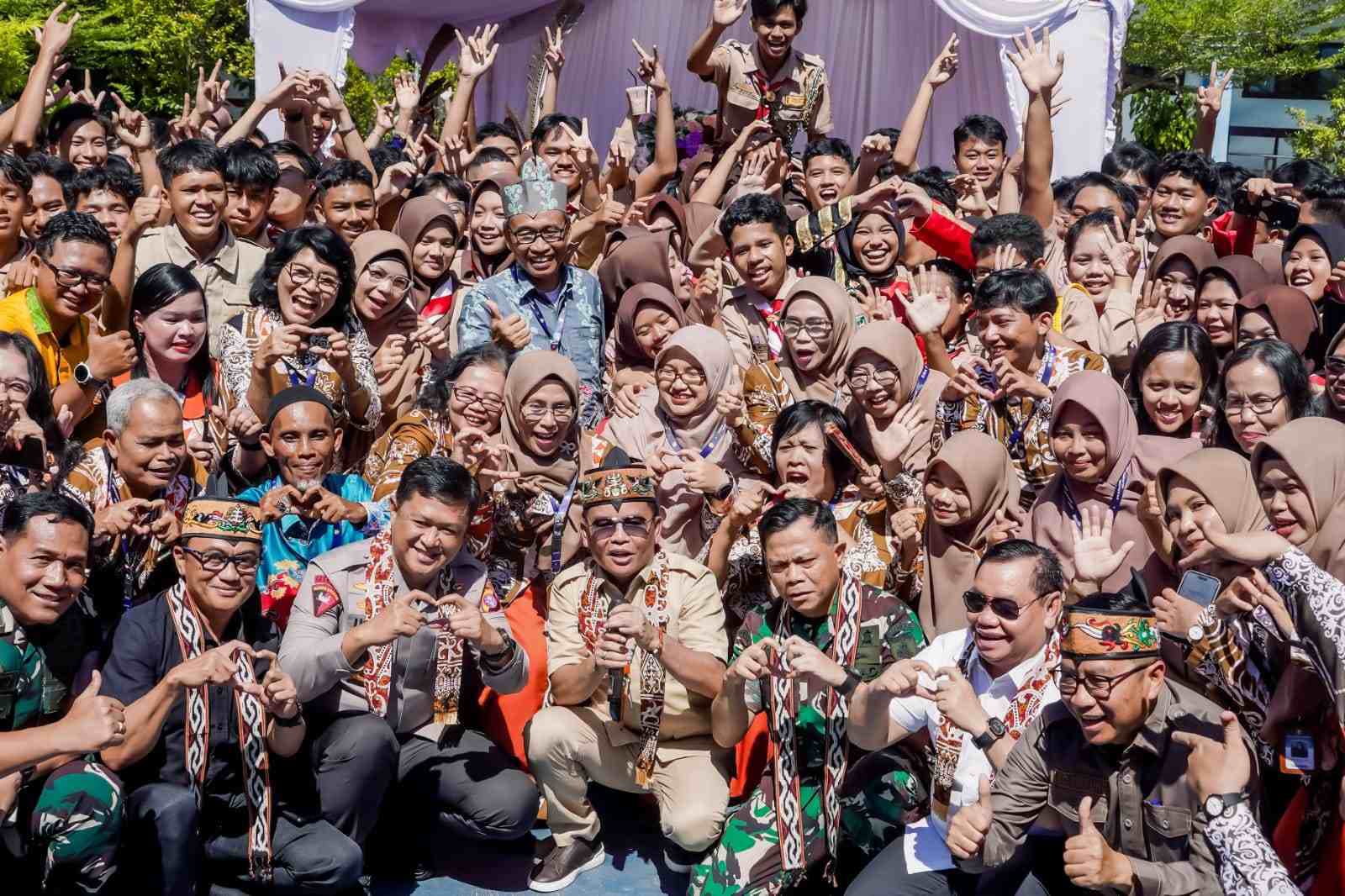 Gubernur Agustiar Sambangi SMAN 1 Sampit, Ajak Siswa Tetap Semangat Belajar