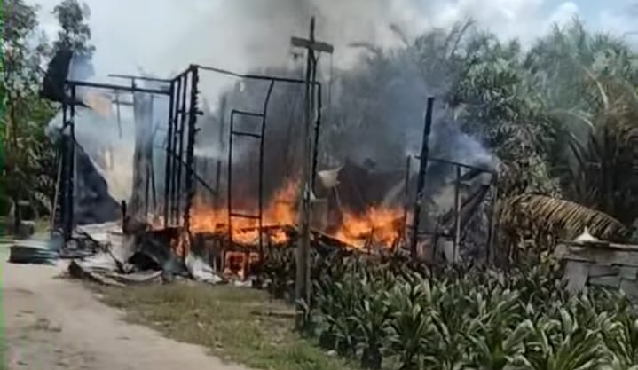 Rumah Warga di Jalan Sintang Sejahtera Ludes Terbakar