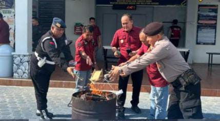 Lapas Sampit Razia Kamar Hunian WBP, Dua Handphone dan Barang Lainnya Dimusnahkan