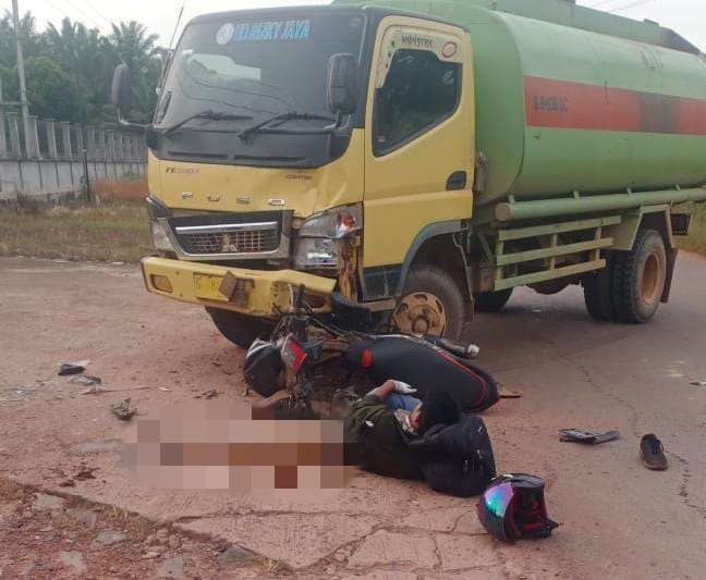 Tragis, Pelajar Tertabrak Truk Pengangkut CPO di Depan Gardu Induk PLN Parenggean
