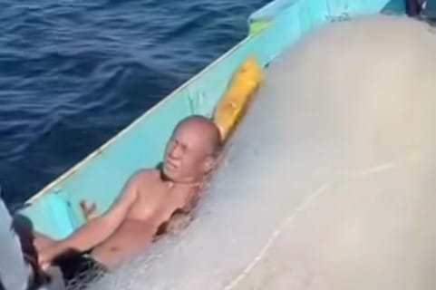 Tujuh Jam Terapung di Laut, Kapten Kapal Tugboat 138 Datine Berhasil Diselamatkan