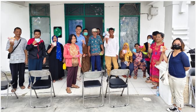 Bangun Empati, Poli Jiwa RSUD Mas Amsyar Kasongan Bagikan Bingkisan untuk Pasien