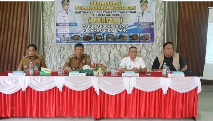 Wabup Firdaus Serahkan Bantuan Rumah Layak Huni untuk Warga Kamipang