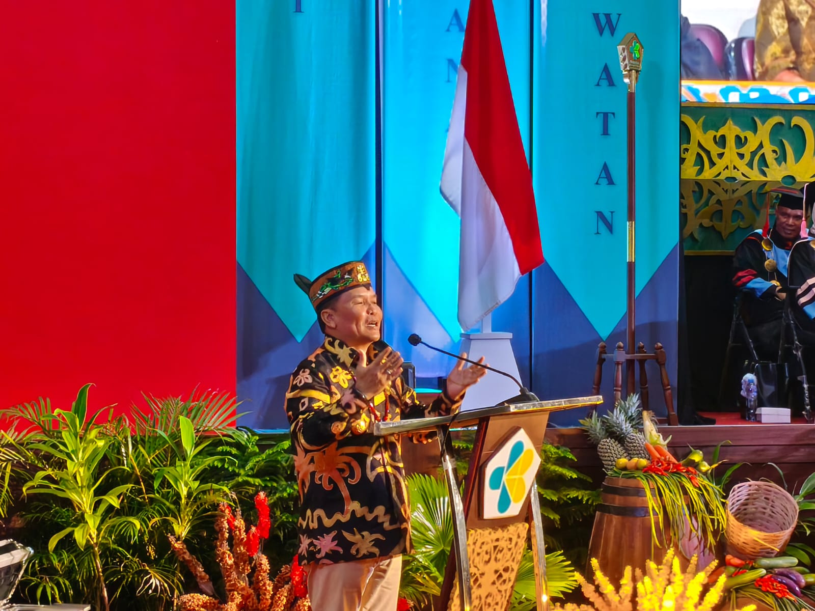 Pemprov Kalteng Dorong SDM Kesehatan Berkualitas Lewat Pesan Gubernur pada Wisuda Poltekkes