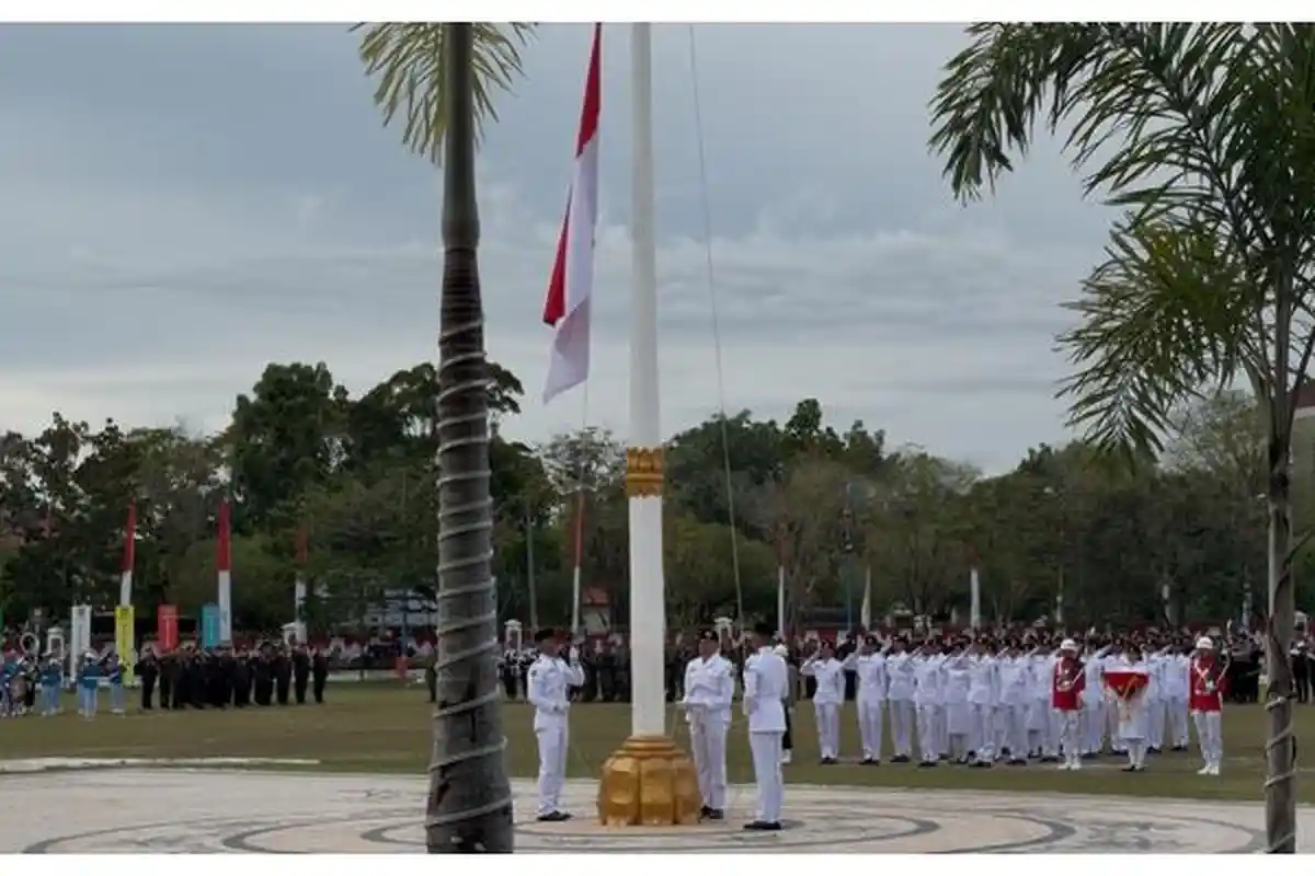Khidmat Peringatan HUT ke-80 RI, Wagub Kalteng Pimpin Upacara Penurunan Bendera