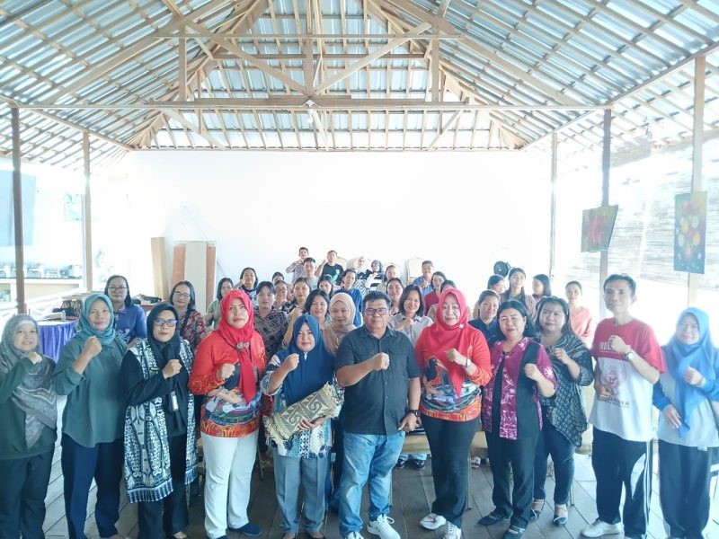 Disnakertranskop-UKM Latih Pelaku UMKM Produksi Anyaman Rotan