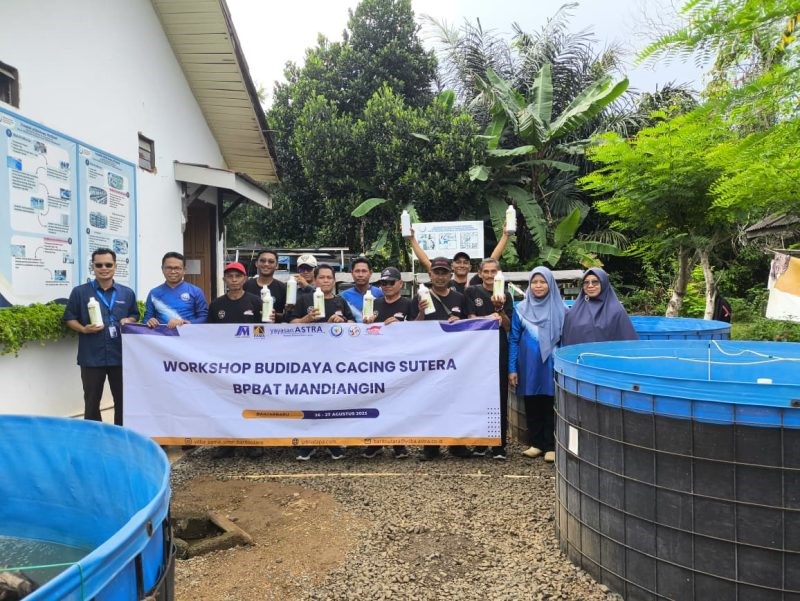 UMKM Perikanan Barito Utara Belajar Budidaya Cacing Sutra Mandiri