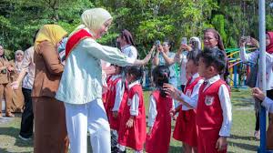 Bunda PAUD Kalteng Tinjau TK Sinar Surya, Tekankan Pentingnya Pendidikan Usia Dini