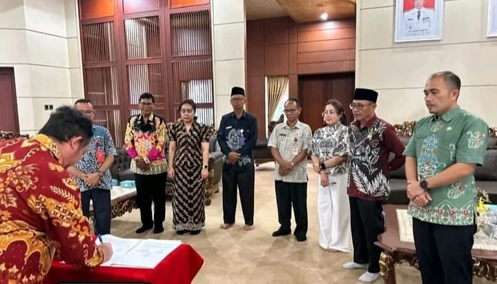 Pemkab Katingan Lakukan Sertijab Pejabat Plt, Saiful Tekankan Kinerja dan Integritas