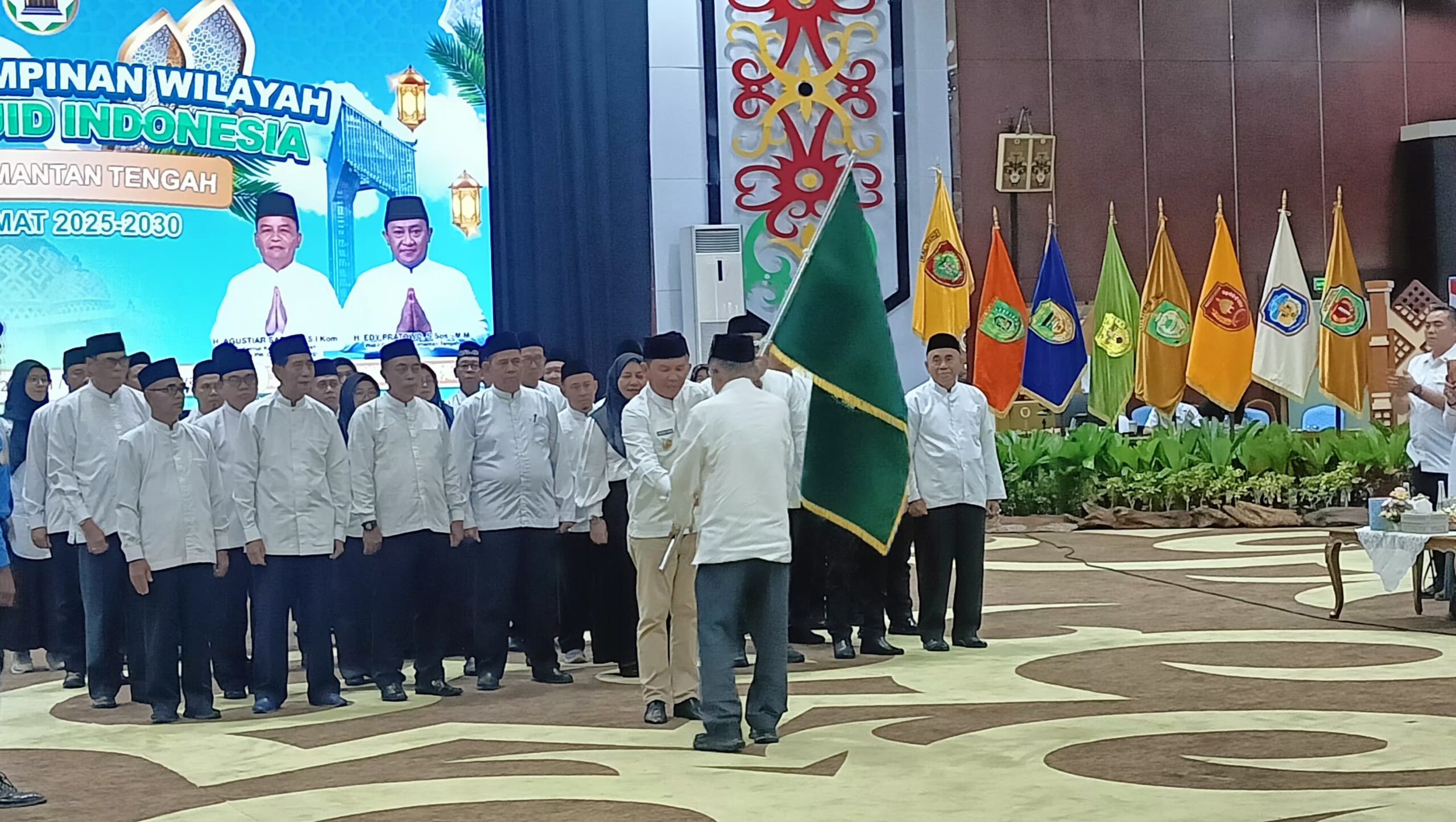 DMI Kalteng Resmi Dilantik, Agustiar Sabran Ajak Pengurus Makmurkan Masjid