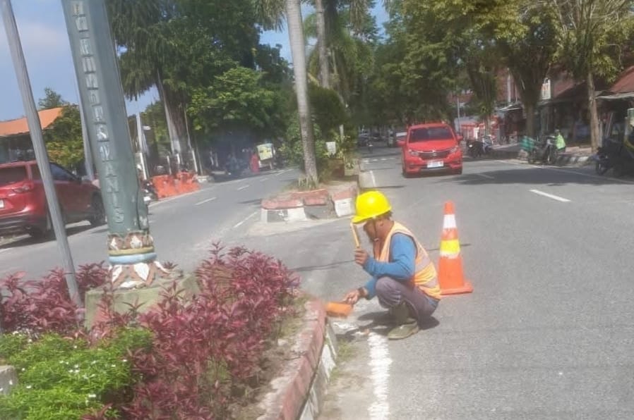 PUPR Kobar Percantik Trotoar dan Plangson Jalan Sutan Syahrir