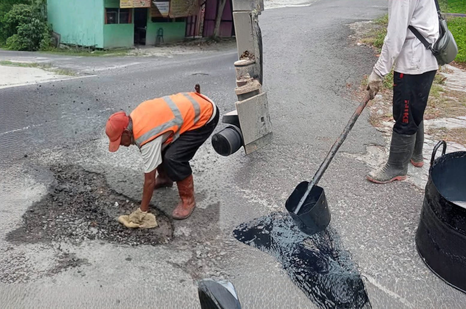 Dapat Instruksi Khusus Bupati, PUPR Kobar Tancap Gas Perbaiki Jalan Cilik Riwut 2