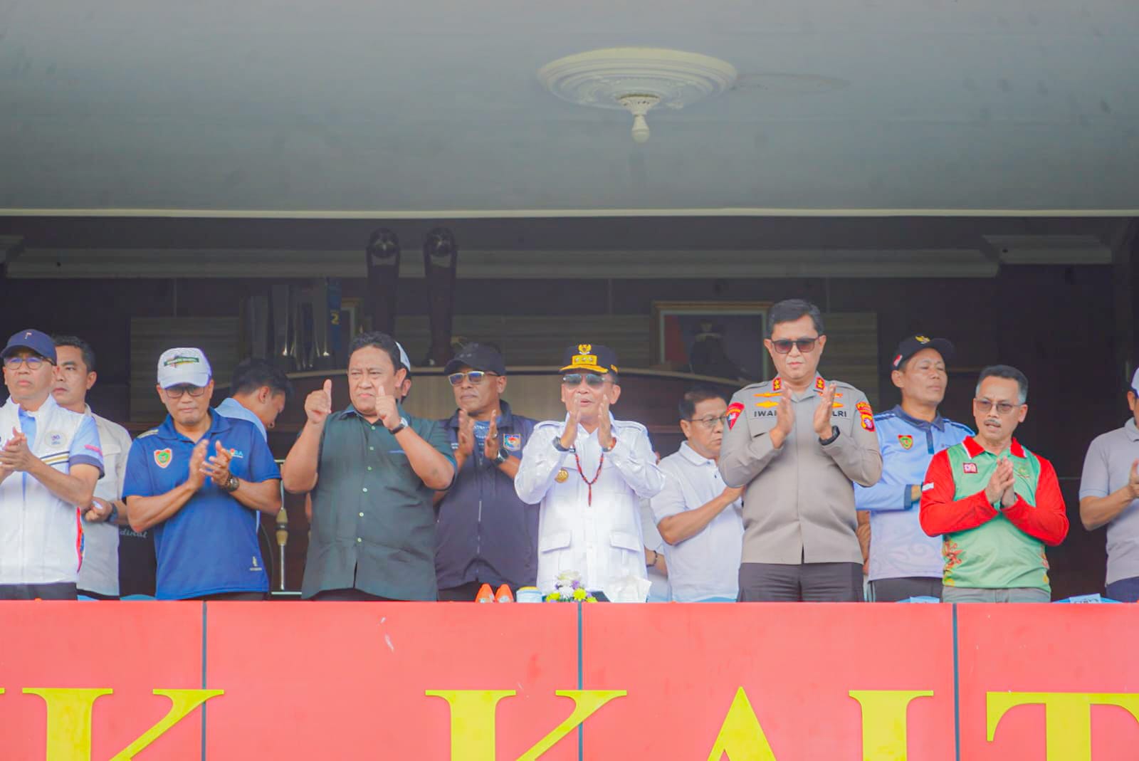 Gubernur Kalteng Tutup Turnamen Sepak Bola Gubernur Cup 2025, Kobar United Juara Pertama