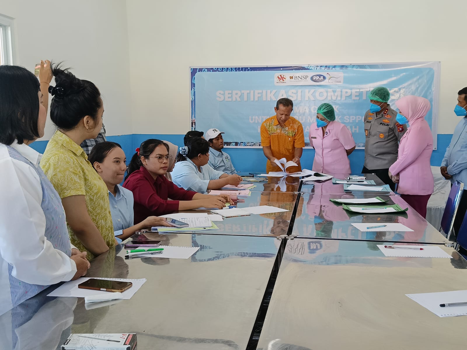 Profesionalisasi Dapur Polisi: Juru Masak SPPG Polda Kalteng Disertifikasi