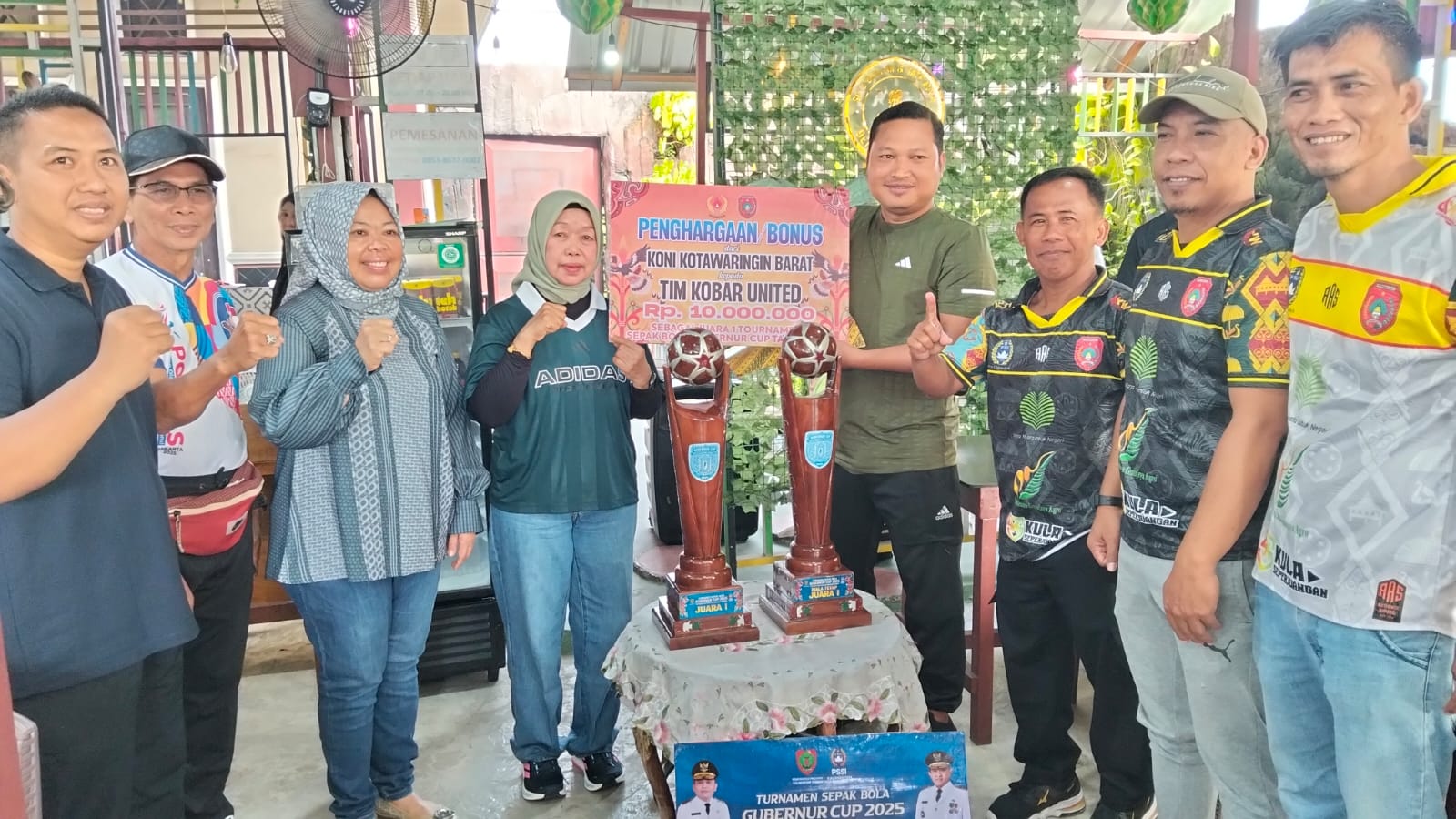 Juarai Piala Gubernur Cup, Kobar United Dapat Hadiah Langsung dari Ketua KONI