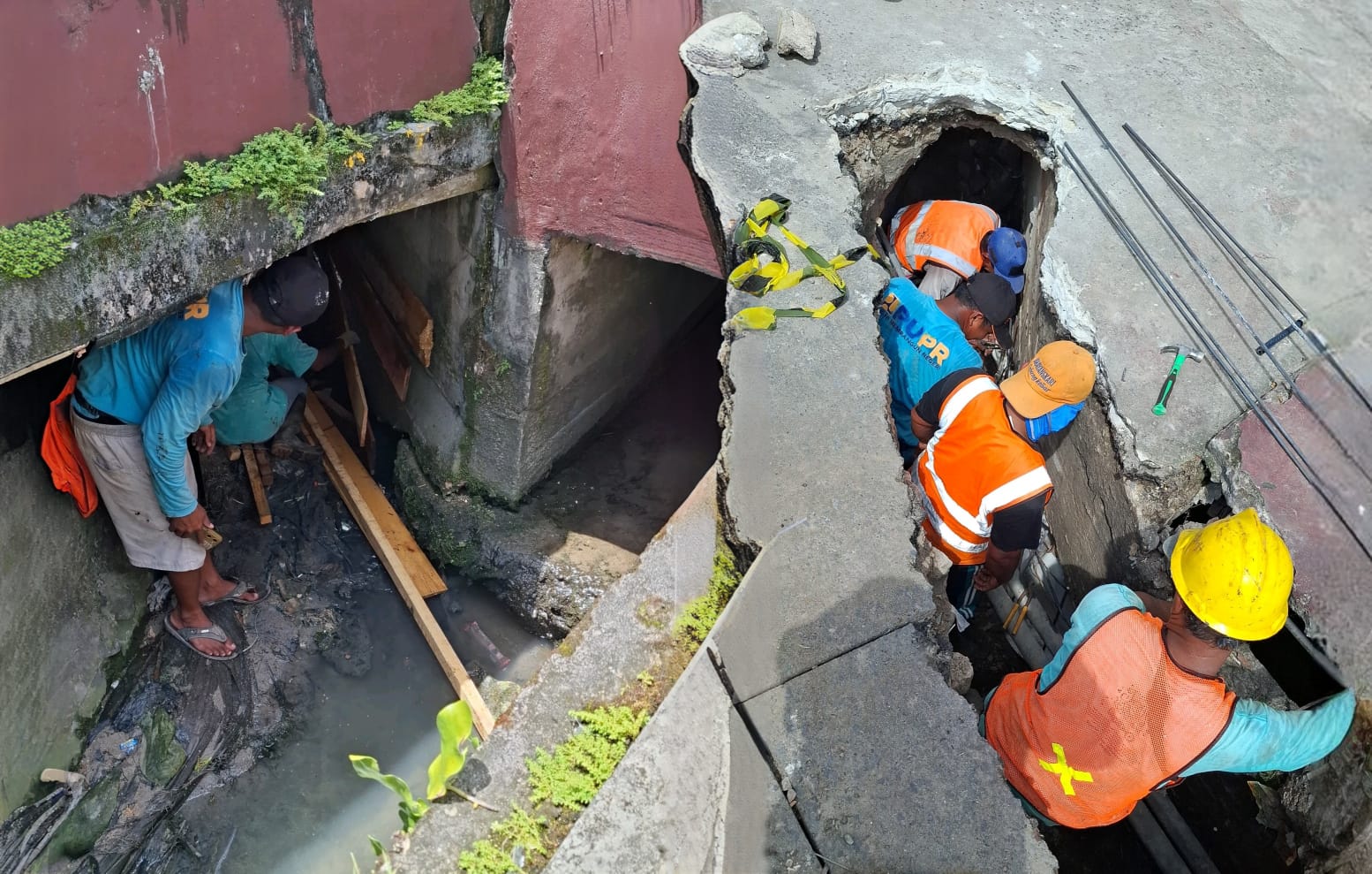 Terima Instruksi Bupati, PUPR Kobar Gercep Benahi Drainase Diponegoro Samping Polres