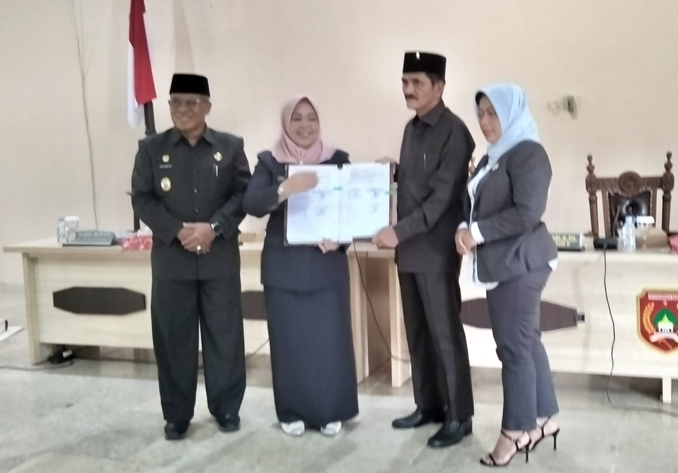 Bupati Kobar Tekankan Sinergi dan Ketepatan Fiskal saat DPRD Sahkan Tiga Ranperda Strategis