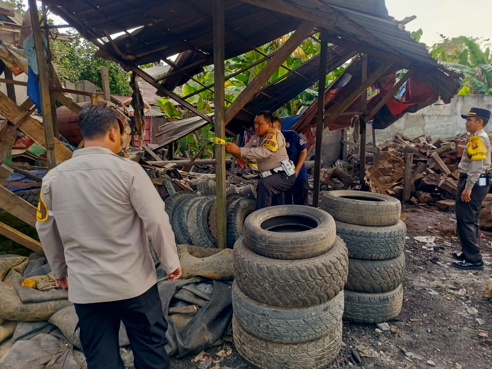 Boiler Meledak di Bengkel Vulkanisir Arsel, Terbang 70 Meter dan Timpa Rumah Warga