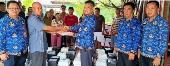 Dukung Perekonomian Warga, Wabup Katingan Salurkan Mesin Ces