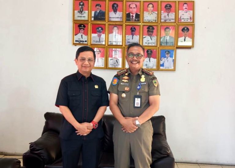 H. Taufik Nugraha, Ketua Komisi II DPRD Barito Utara, sedang menyerap aspirasi warga Teweh Tengah saat kegiatan reses,