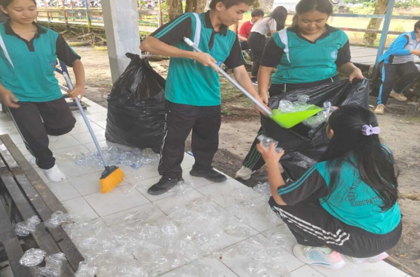 Bank Sampah Barasih Bentuk Karakter Siswa Hijau