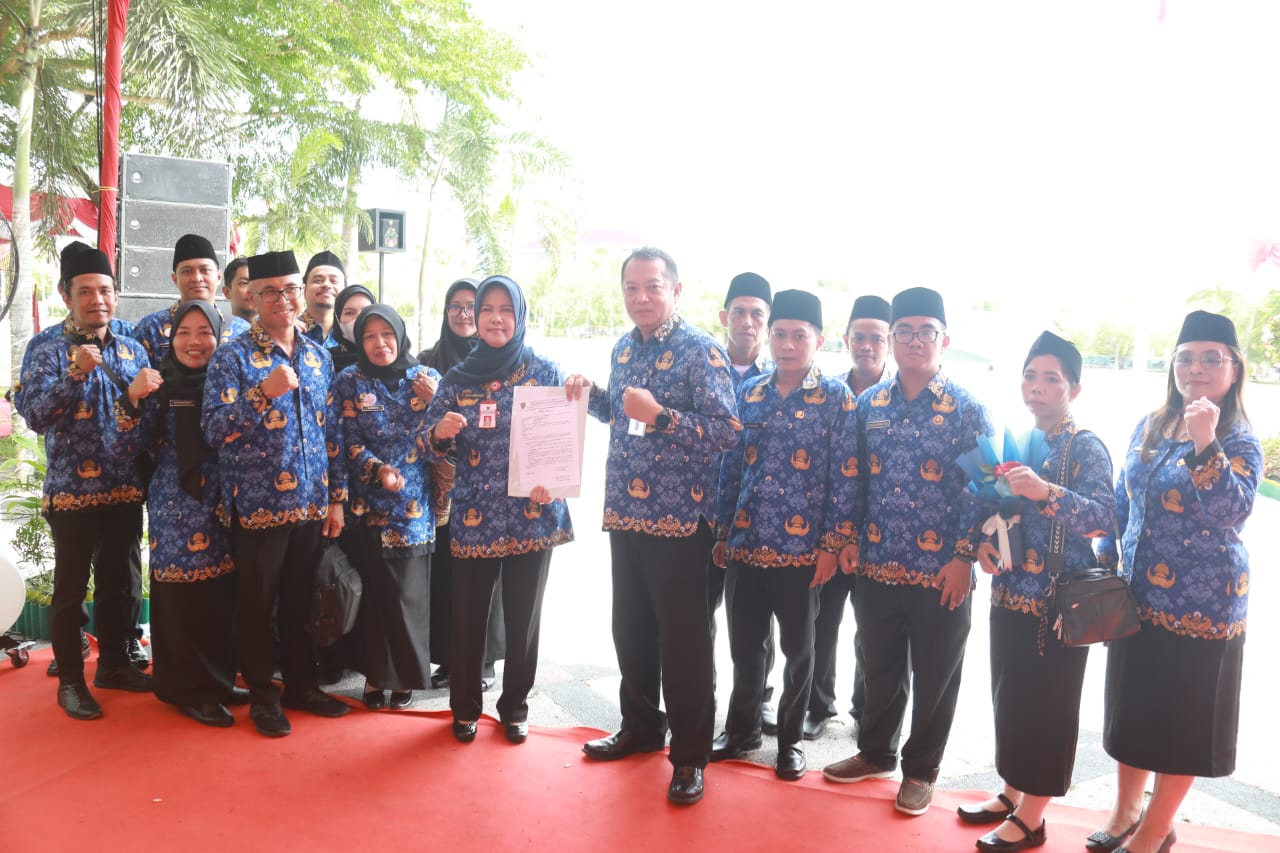 HUT KORPRI ke-54, Pemprov Kalteng Serahkan Satya Lencana dan SK P3K