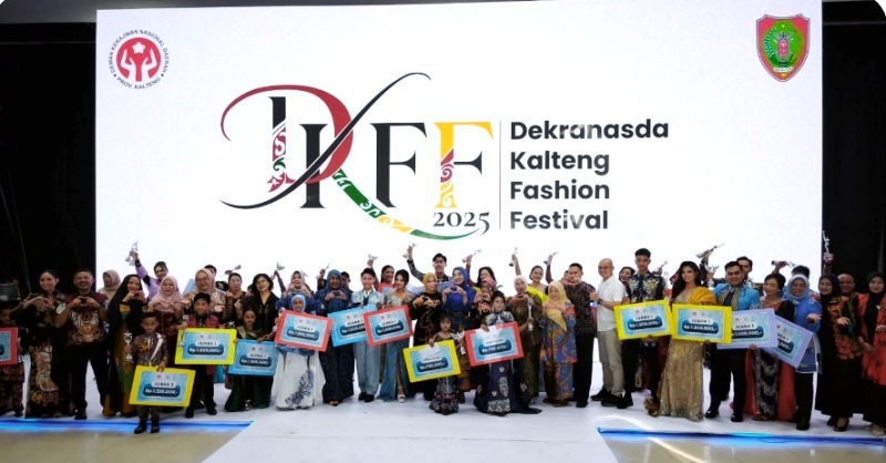 Kalteng Fashion Festival 2025, Dekranasda Barito Utara Dorong Promosi Benang Bintik