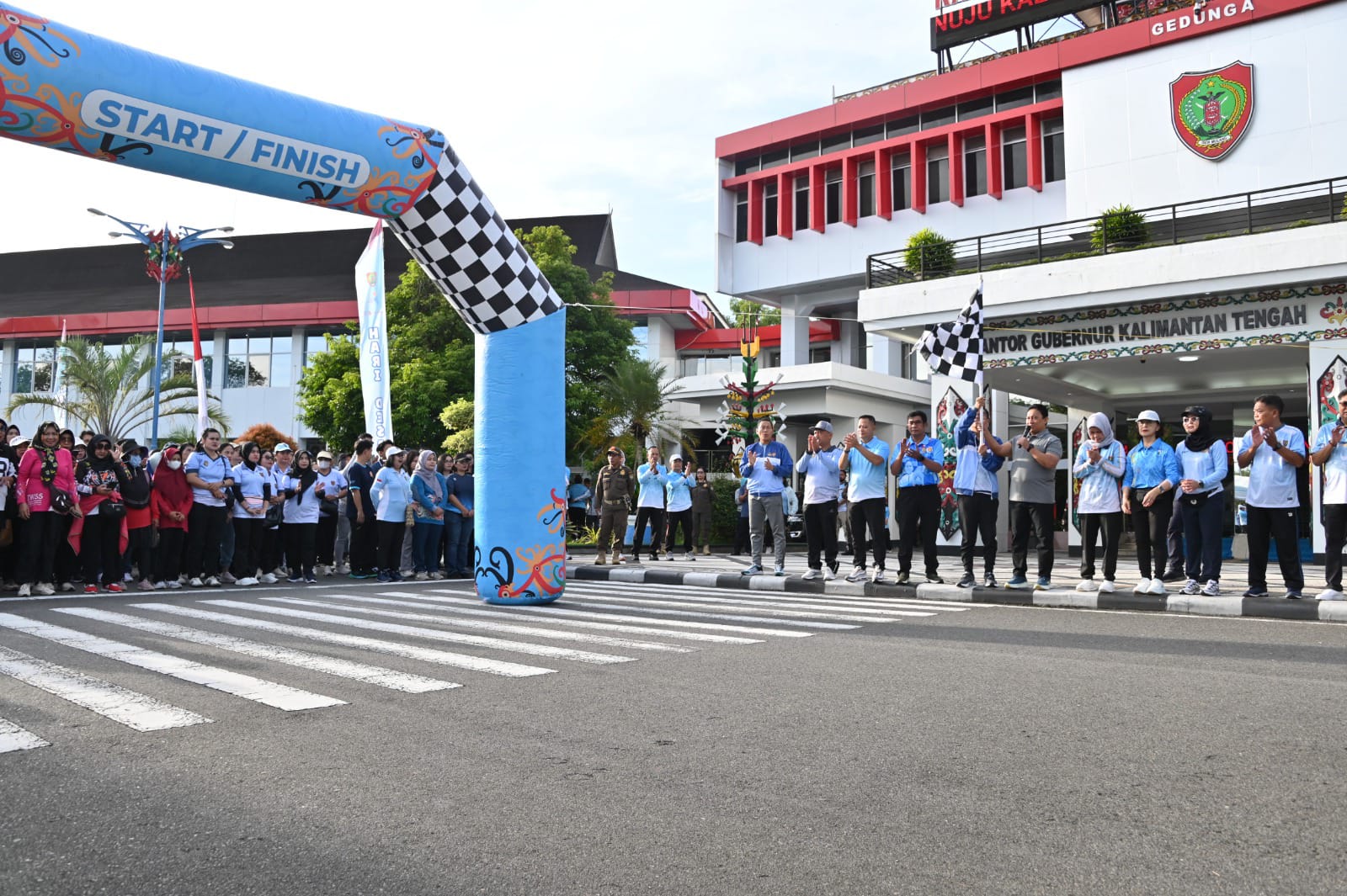 Lepas Jalan Sehat Hari Desa Nasional,Wagub Kalteng Soroti Soliditas ASN