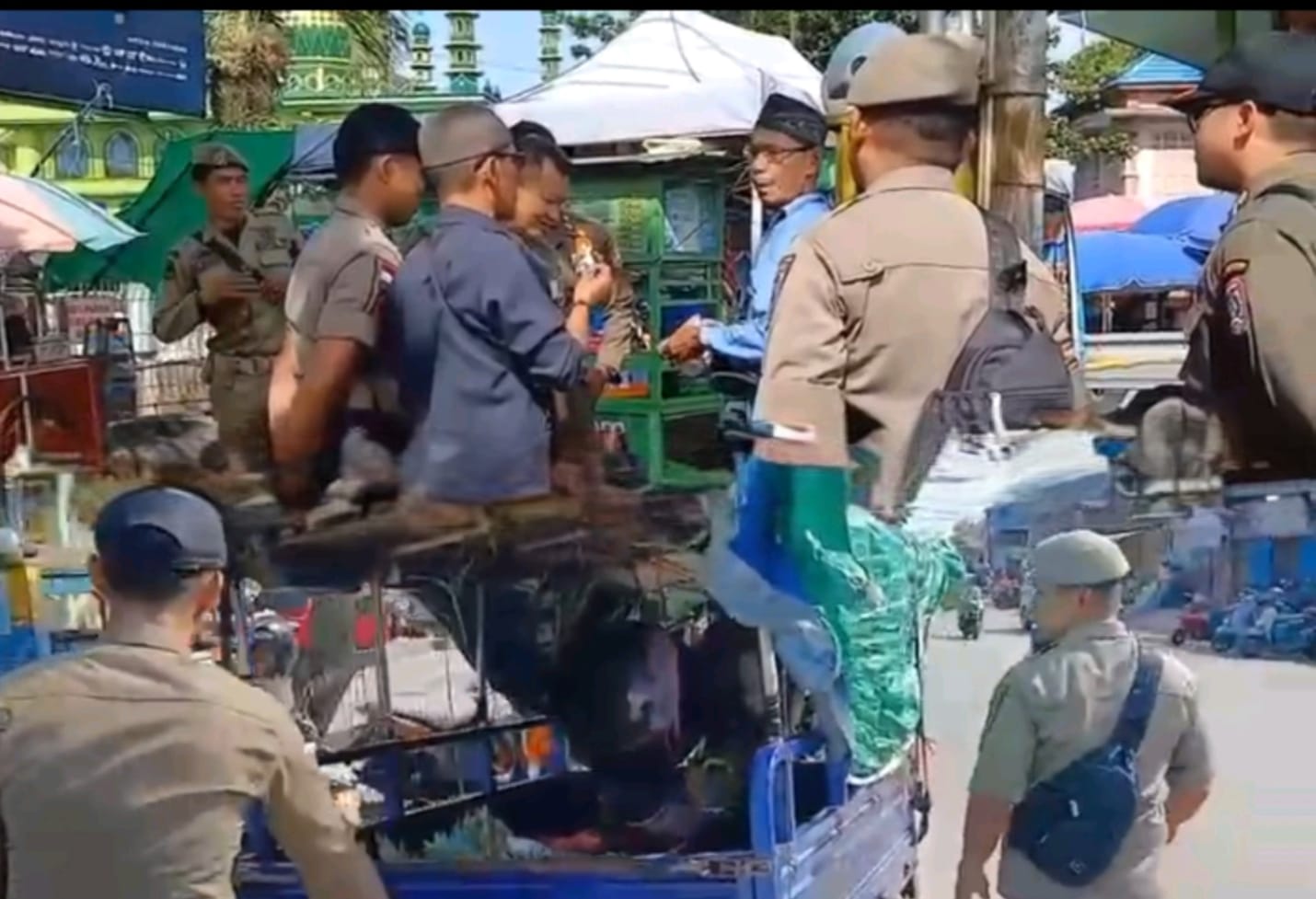 Trotoar dan Badan Jalan Kembali Disterilkan, Satpol PP Kobar Imbau PKL Patuhi Aturan