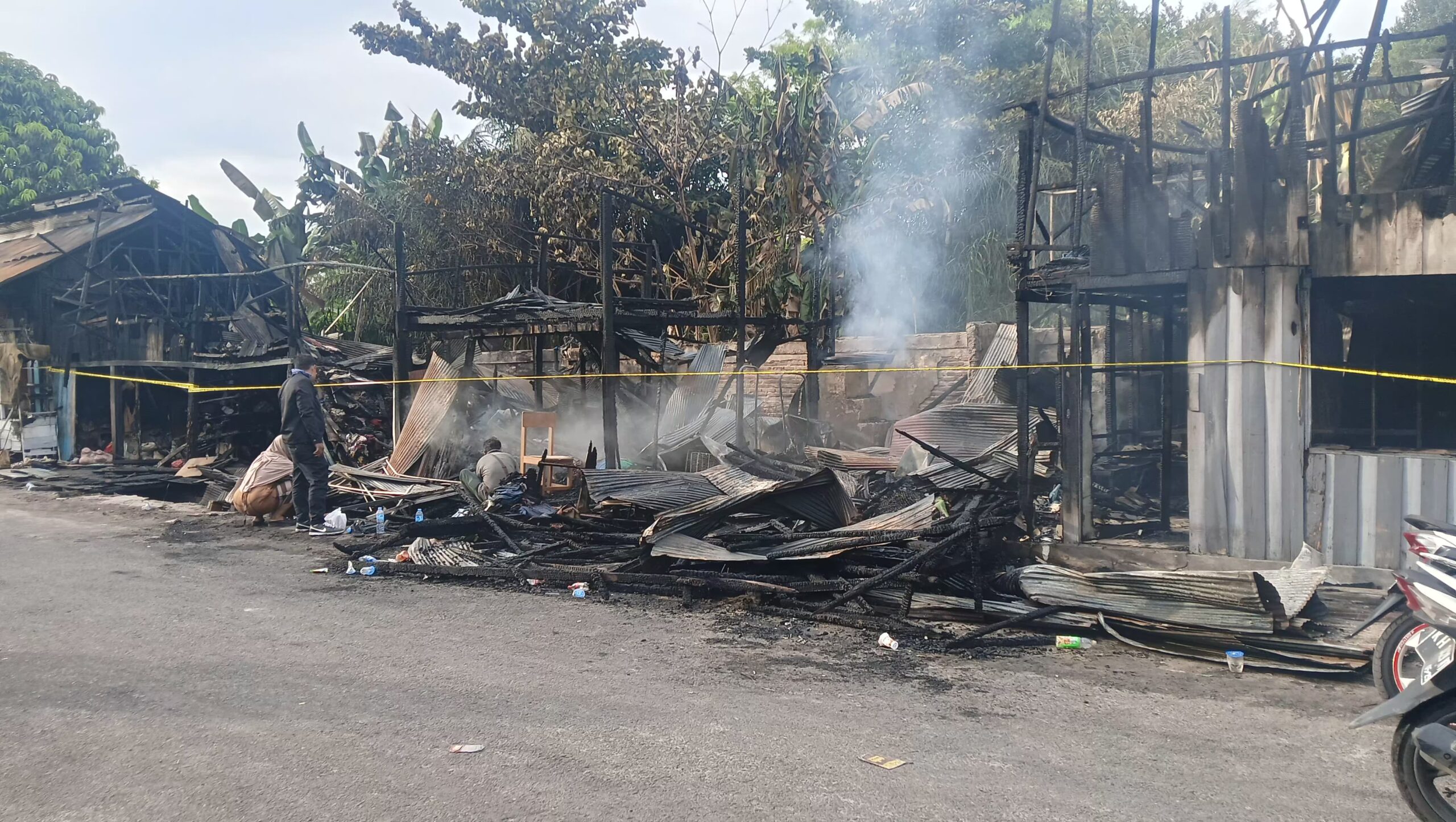 Api Mengamuk di Jalan Christopel Mihing, Sembilan Kios Terdampak