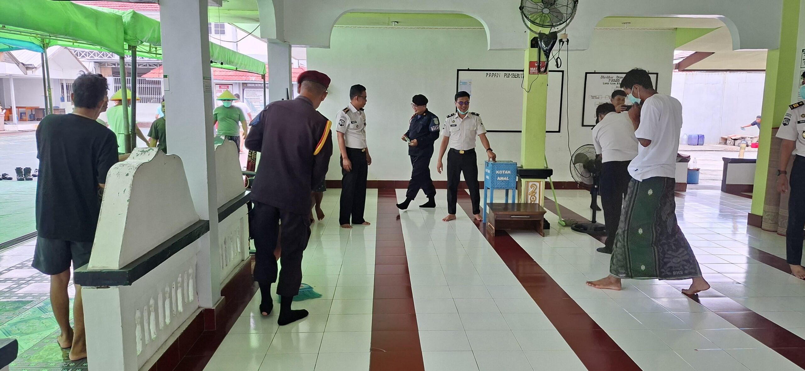 Sambut Ramadan, Lapas Sampit Perkuat Kebersamaan Lewat Aksi Bersih Masjid